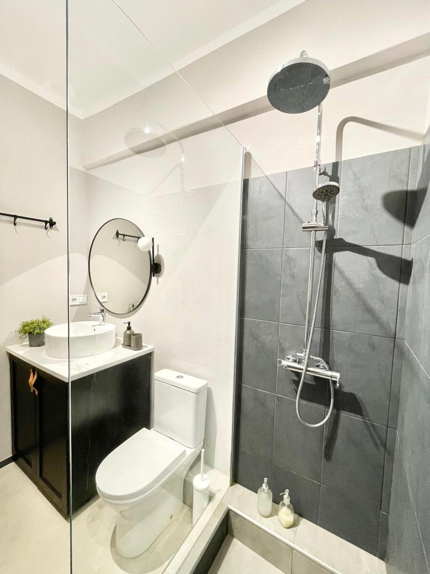 Comfy And Spacious Two Bedroom Apartment With Balcony Athens Exterior photo